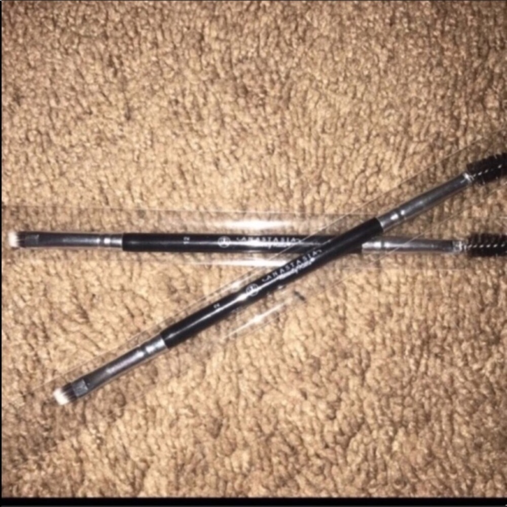 1 Anastasia Beverly Hill duo brushes #12